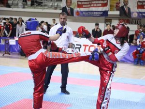 Okullararası Gençler Türkiye Kick Boks Şampiyonası, Sivas’ta Sürüyor