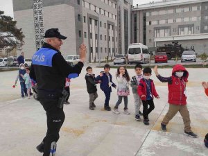 Polis Anaokulu Öğrencilerini Misafir Etti
