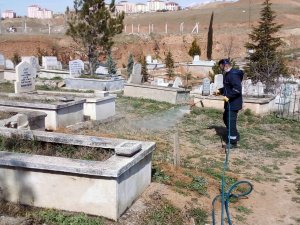 Kırıkkale’de Mezarlıklar İlaçlandı