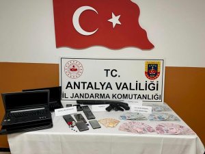 Cep Telefonu Satan İşyerinde Yasadışı Bahis Oynatan Şüpheliler Gözaltına Alındı