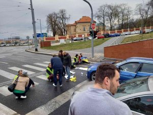 Çekya’da Ukrayna’ya Destek İçin Trafiği Kapatan Aktivistlere Polis Müdahalesi