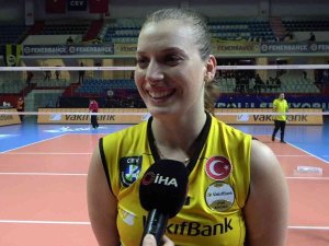 Cansu Özbay: "Kelimelerle Anlatamayacak Kadar Mutluyum"
