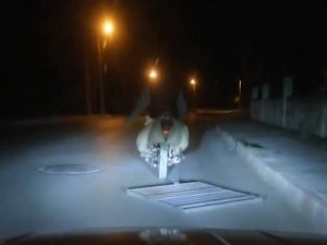 Çaldığı Mazgalı Motosikletiyle Sürüklerken Polise Yakalandı