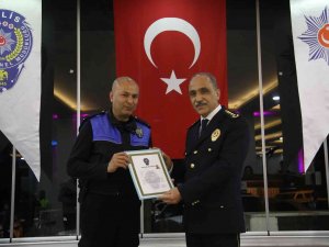 Üstün Başarı Gösteren Polislere Ödül Verildi