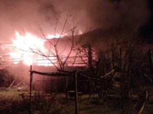 Tek Katlı Ahşap Ev Yangında Kül Oldu