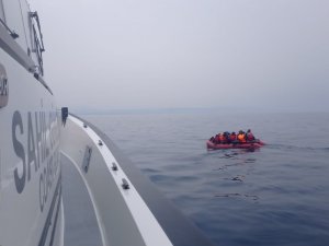 Ayvalık’ta 17 Göçmen Yakalandı