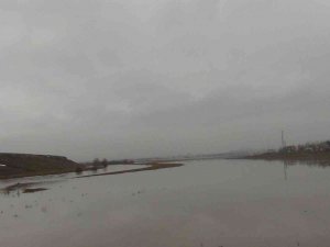 Kars’ta Sel Tehlikesi Devam Ediyor