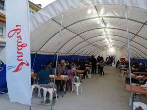 Sındırgı’da 25 Yıllık Gelenek Kapı Kapı Devam Ediyor