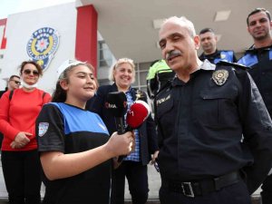 Engelli Kız Çocuğu Gazeteci Olup Emniyet Müdürüyle Röportaj Yaptı