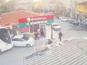 Yolcu Otobüsü Dar Sokaklarda Dehşet Saçtı: O Anlar Kamerada