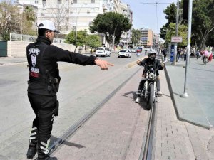 Antalya’da Polisin Şok Denetimine Tramvay Yolunda Yakalanan Gencin Son Pişmanlığı Fayda Etmedi