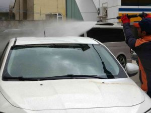 Van’da Çamur Yağdı: Araçlar Oto Yıkamada Kuyruk Oldu