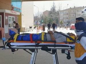 Yıkılan Duvarın Altında Kalan İşçi Ağır Yaralandı