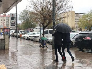 Meteoroloji Uyarmıştı, Iğdır’da ’Nisan Yağmurları’ Başladı