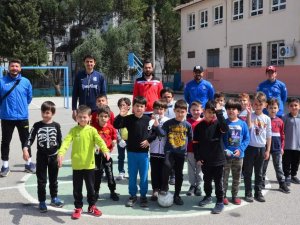 Yunusemre Belediyespor’dan Laleli İ̇lkokulunda Futbolcu Taraması