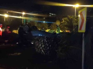 Maltepe’de Süratli Otomobil Yol Kenarına Fırlayıp Takla Attı: 4 Yaralı