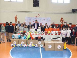 Sivas’ta 1 Milyonluk Spor Malzemesi Dağıtıldı