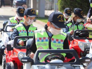 Öğrencilere Trafik Bilinci Eğlenceli Şekilde Aşılanıyor