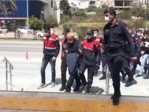 Cep Telefonu Satan İşyerinde Bahis Oynatan 3 Kişi Tutuklandı