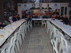 Ülkü Ocakları İftarda Basın Mensuplarıyla Bir Araya Geldi