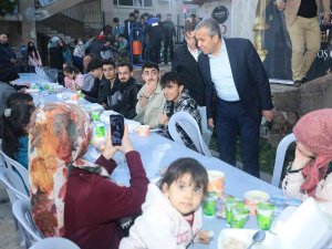 Başkan Yıldızkaya Gönül Sofrası’nda Vatandaşlarla Ve Üniversite Öğrencileriyle Buluştu