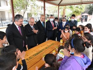 Osmaniye Belediyesinden Öğrencilere Ahşap Piknik Masası