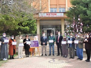 Karaman’da Kanser Farkındalık Ağacı Oluşturuldu