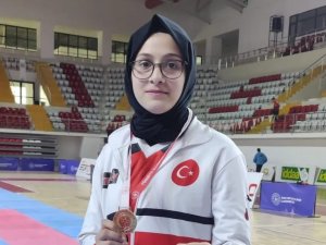 Büşra Savaş Türkiye Şampiyonu