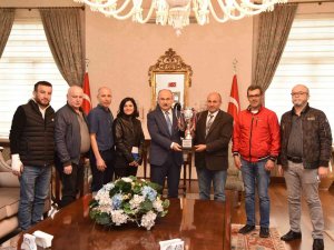 Vali Karadeniz, Şampiyon Sağır Spor Derneği’ni Ağırladı