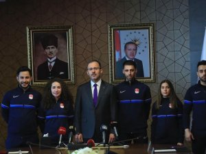 Bakan Kasapoğlu, Olimpiyat Sporcularıyla Bir Araya Geldi