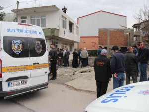 Evinin Çatısından Düşen Şahıs Hayatını Kaybetti