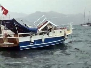 Marmaris’te Kuvvetli Lodos Etkili Oluyor