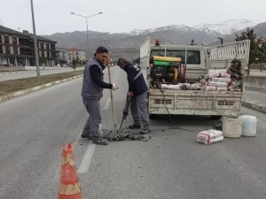 Kanalizasyon Baca Kapakları Yenileniyor