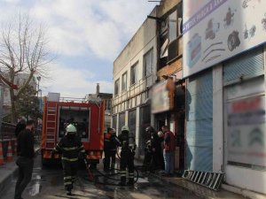 Oto Anahtarcıdaki Yangın Korkuttu