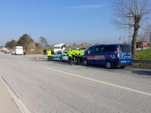 Edirne’de İki Servis Minibüsü Çarpıştı: 4 Yaralı