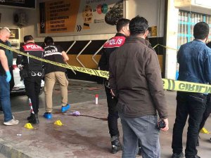 Husumetlisini Silahla Kafasından Vurup, Yanındaki Kişiyi Darp Etti