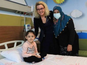 Ambulans Uçağın Getirdiği Asya’ya Çölyak Hastalığı Tanısı Kondu