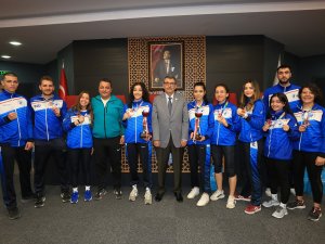 Rektör Kutluhan Madalyalı Sporcuları Tebrik Etti