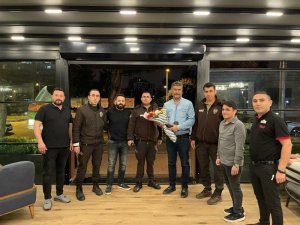 Kavga İhbarında Bulunup Polise Pastalı Kutlama Yaptı