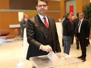 Deni̇b Başkanı Hüseyin Memişoğlu Güven Tazeledi