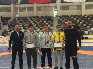 Malatyalı Güreşçilerin Türkiye Şampiyonası Sevinci