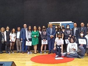 Ted İ̇zmir Kolejindeki Güzel Konuşma Yarışmasına Yoğun İlgi