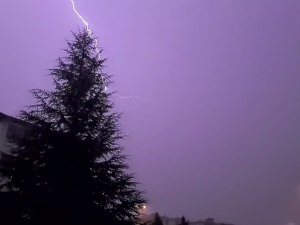 Karabük’te Şimşekler Geceyi Aydınlattı