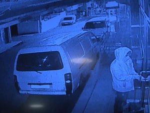 Hırsızlar Kendi Dükkanı Gibi Anahtarla Kapıyı Açtı, Çelik Kasayı Çaldı