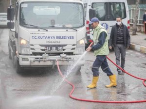 Kütahya’da Cadde Ve Sokaklar Yıkanıyor