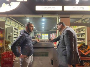 Başkan Oğuz Esnafı Sahurda Da Yalnız Bırakmıyor