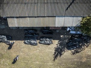 Bucha Sokaklarında Onlarca Sivilin Cansız Bedeni Defnedilmeyi Bekliyor