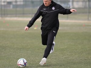 Afyonspor, 3 Puanı Alıp ‘Plaf-off’ Hattında Kalmak İstiyor