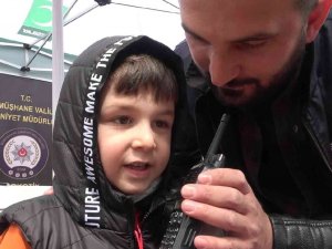 "Alo Merkez, Bize Şeker Getirir Misin!"