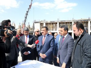 Başkan Gürkan, İnşaatı Devam Eden Yemek Ve Ekmek Fabrikalarını Gezdi